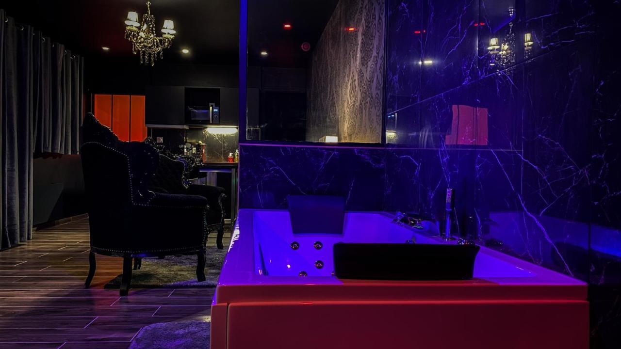 Nouveau - Luxure - Secret Suite - Jacuzzi Melun Buitenkant foto